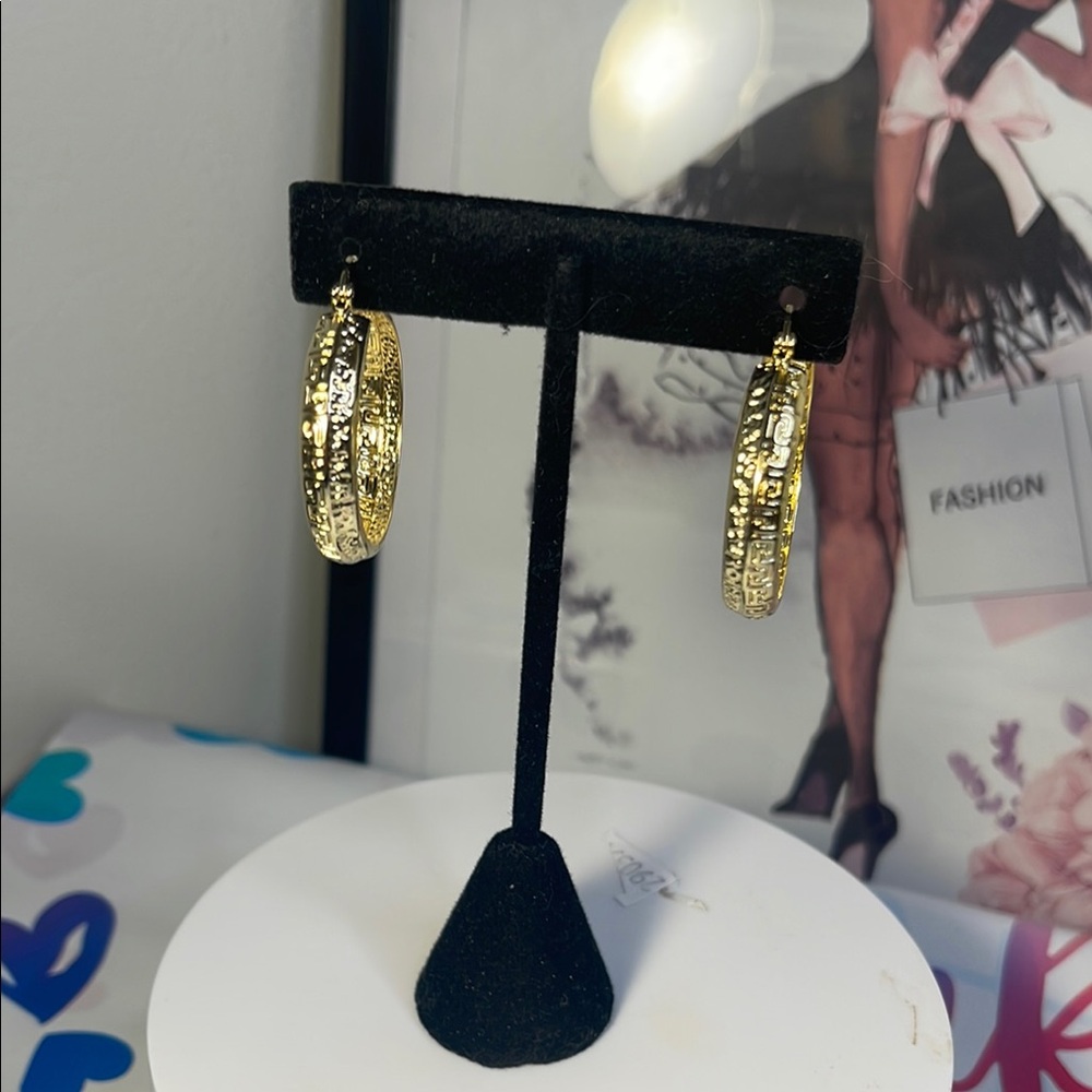 Elegant 14 k Gold played Hoop Earrings